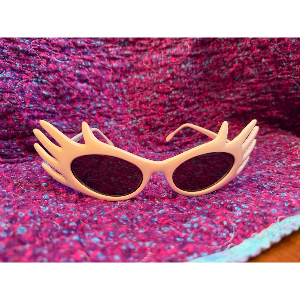 Y2k Dyce Hand Polished Surrealist Hand Shaped Sunglasses Cream White DYVT56625R